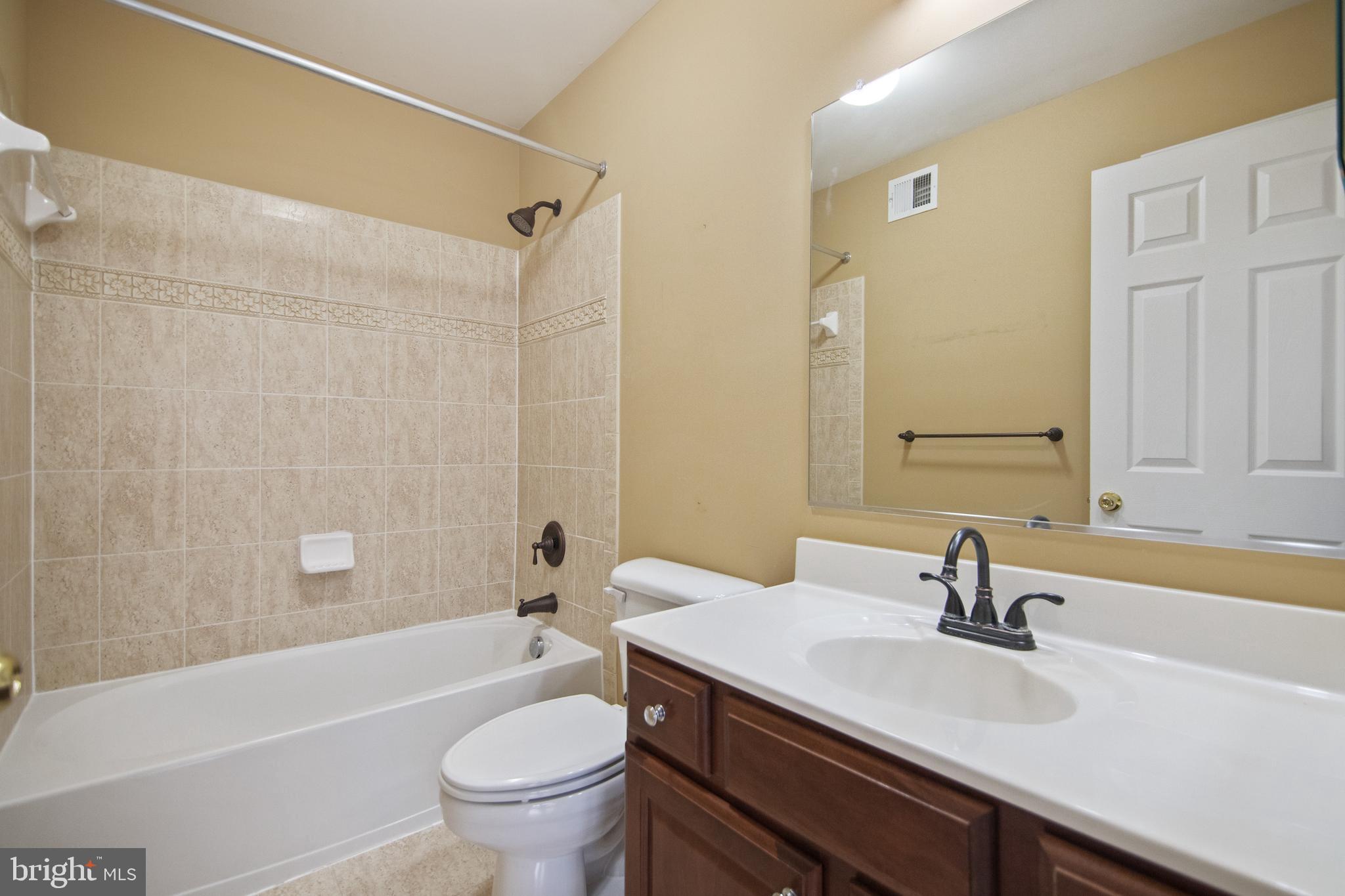 7171 Water Oak Road, Unit 175 Elkridge, MD 21075 - Photo 22 of 49 7171 WATER OAK - OWNER'S SUIT W/ FULL BATH