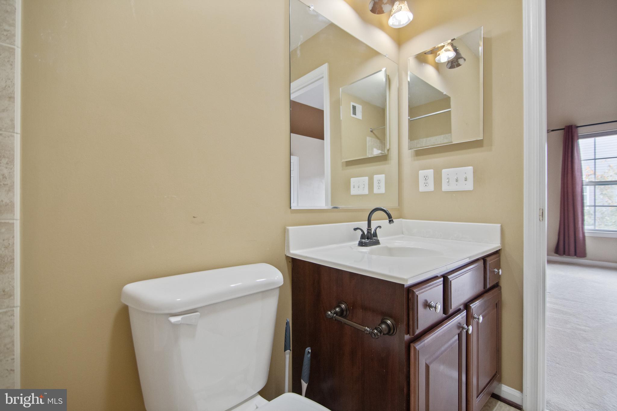 7171 Water Oak Road, Unit 175 Elkridge, MD 21075 - Photo 23 of 49 7171 WATER OAK - OWNER'S SUIT FULL BATH VIEW 2