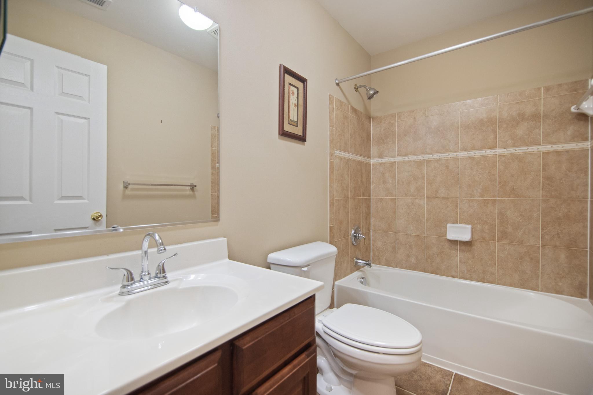 7171 Water Oak Road, Unit 175 Elkridge, MD 21075 - Photo 27 of 49 7171 WATER OAK - 2ND UPPER LEVEL FULL BATH