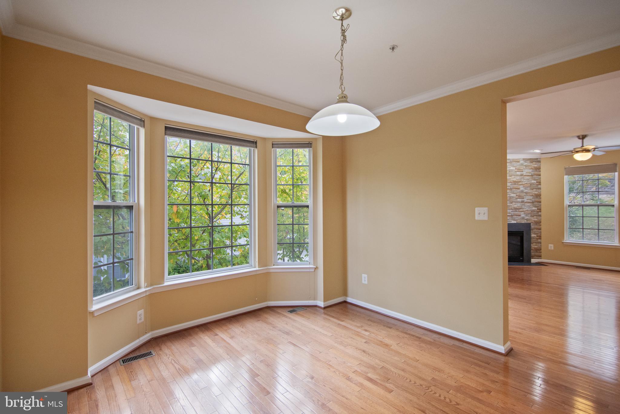 7171 WATER OAK - FORMAL DINING W/ BAY WINDOWS