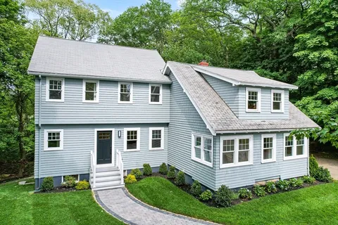 $1,899,000 | 9 Brookside Place, Winchester, MA 01890