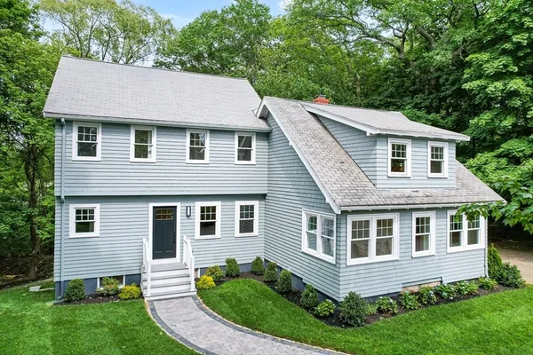 $1,899,000 | 9 Brookside Place, Winchester, MA 01890