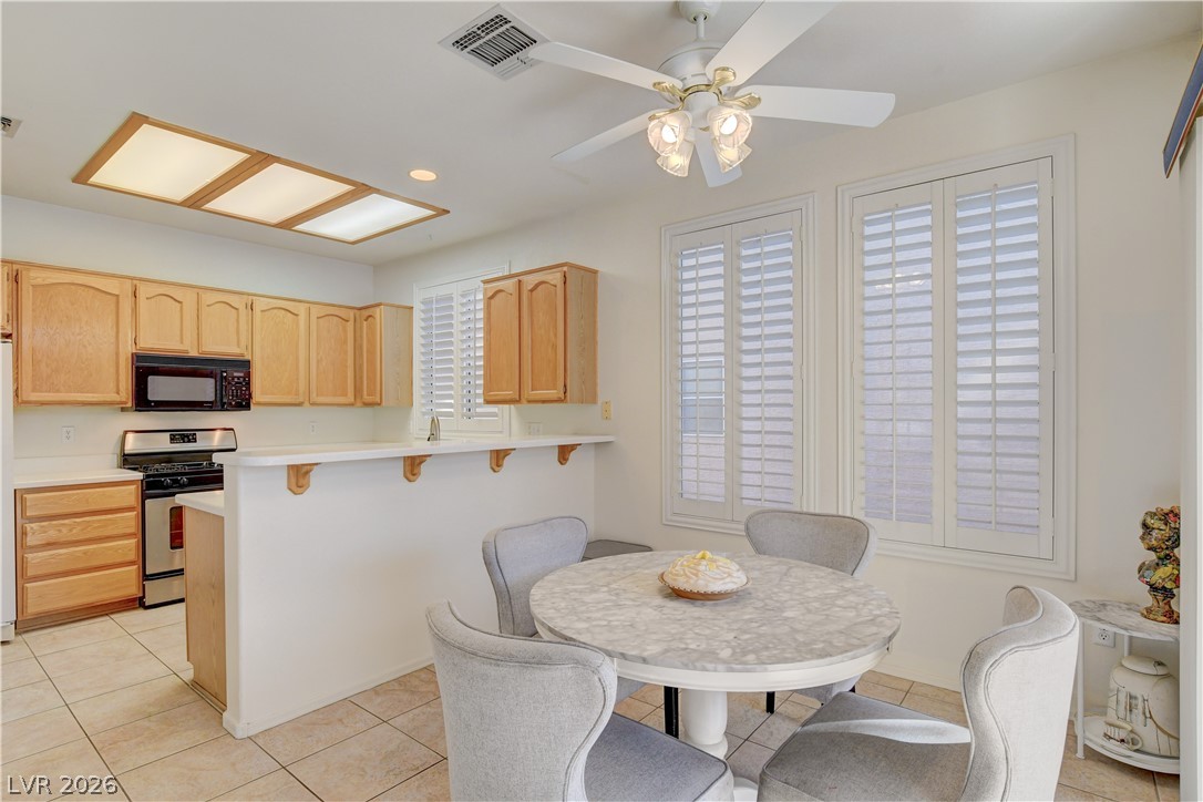 2165 Chapman Ranch Drive Henderson, NV 89012 - Photo 13 of 38 Kitchen room