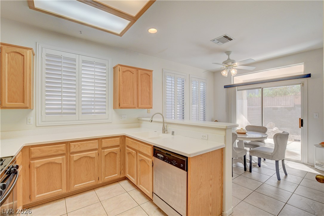 2165 Chapman Ranch Drive Henderson, NV 89012 - Photo 19 of 38 kitchen