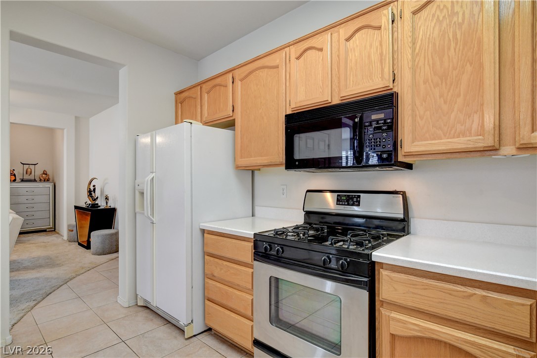 2165 Chapman Ranch Drive Henderson, NV 89012 - Photo 22 of 38 kitchen
