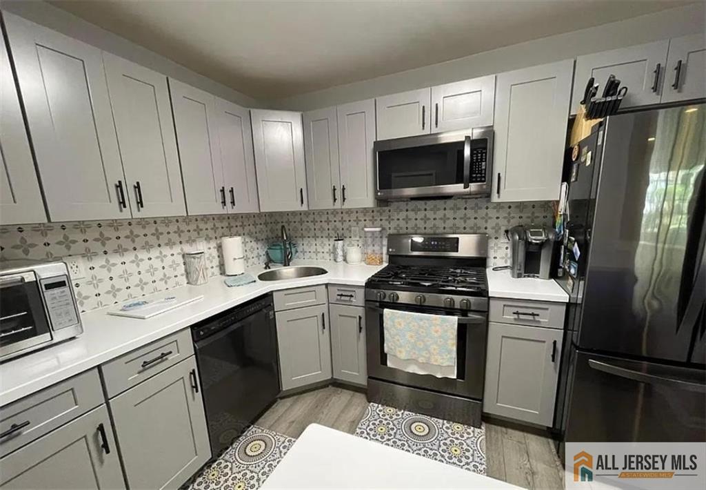 802 Meadow Court, Unit 802 Helmetta, NJ 08828 - Photo 3 of 9