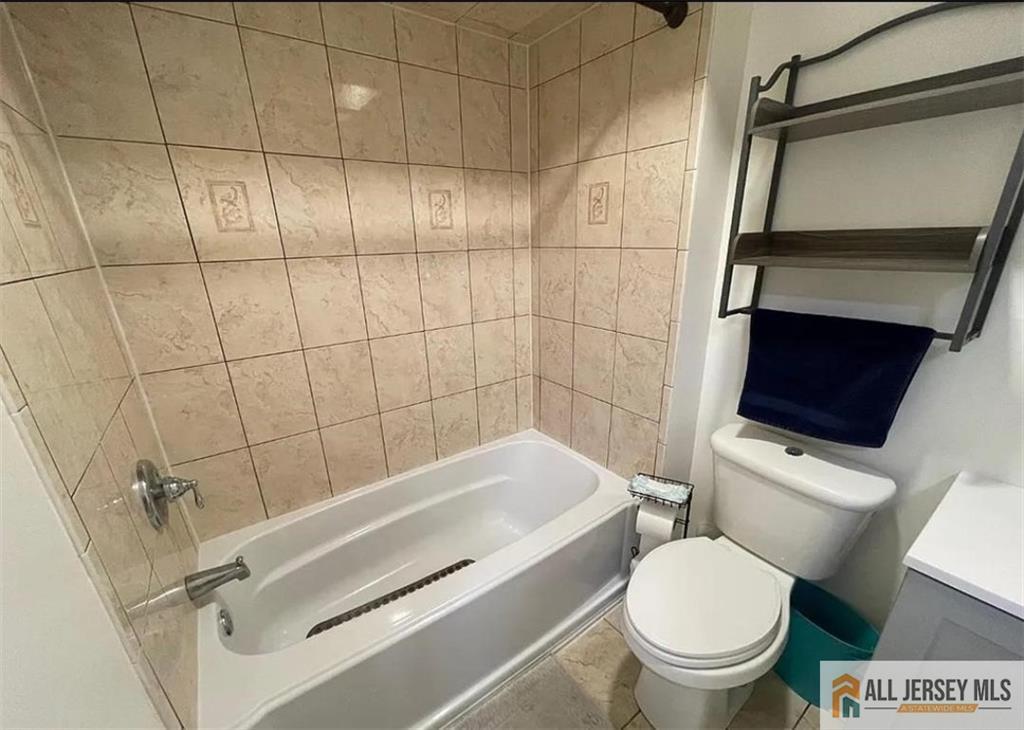 802 Meadow Court, Unit 802 Helmetta, NJ 08828 - Photo 5 of 9