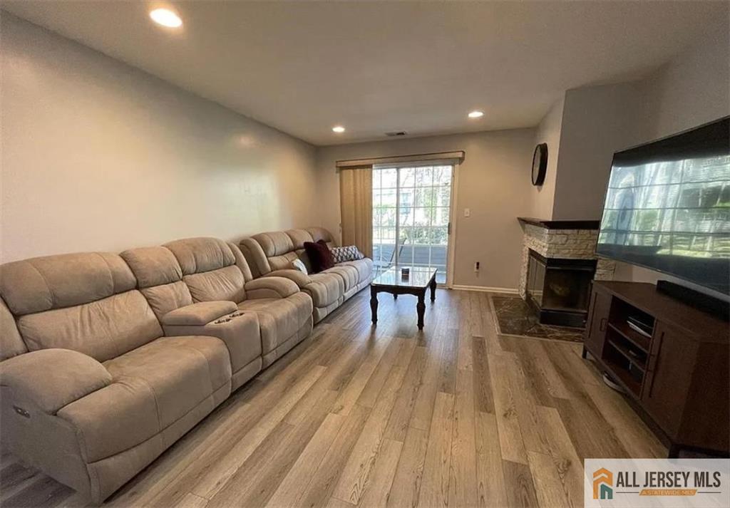 802 Meadow Court, Unit 802 Helmetta, NJ 08828 - Photo 6 of 9