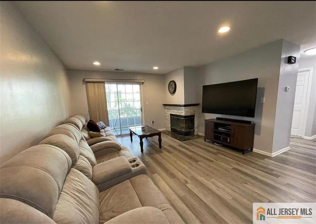 802 Meadow Court, Unit 802 Helmetta, NJ 08828 - Photo 7 of 9