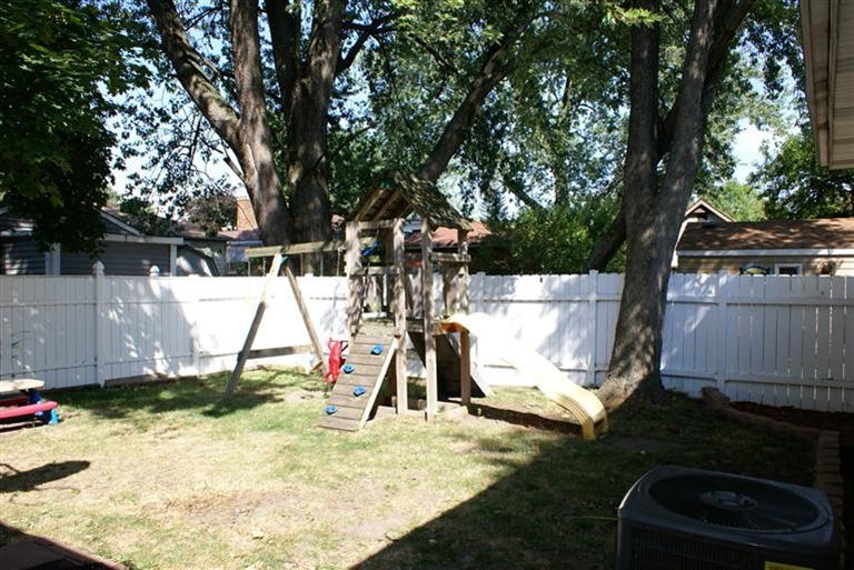 245 South Ridge Street Crown Point, IN 46307 - Photo 5 of 10 768x513