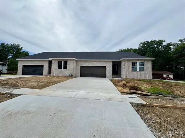 $675,000 | 106 South Lawn Avenue, O'Fallon, IL 62269