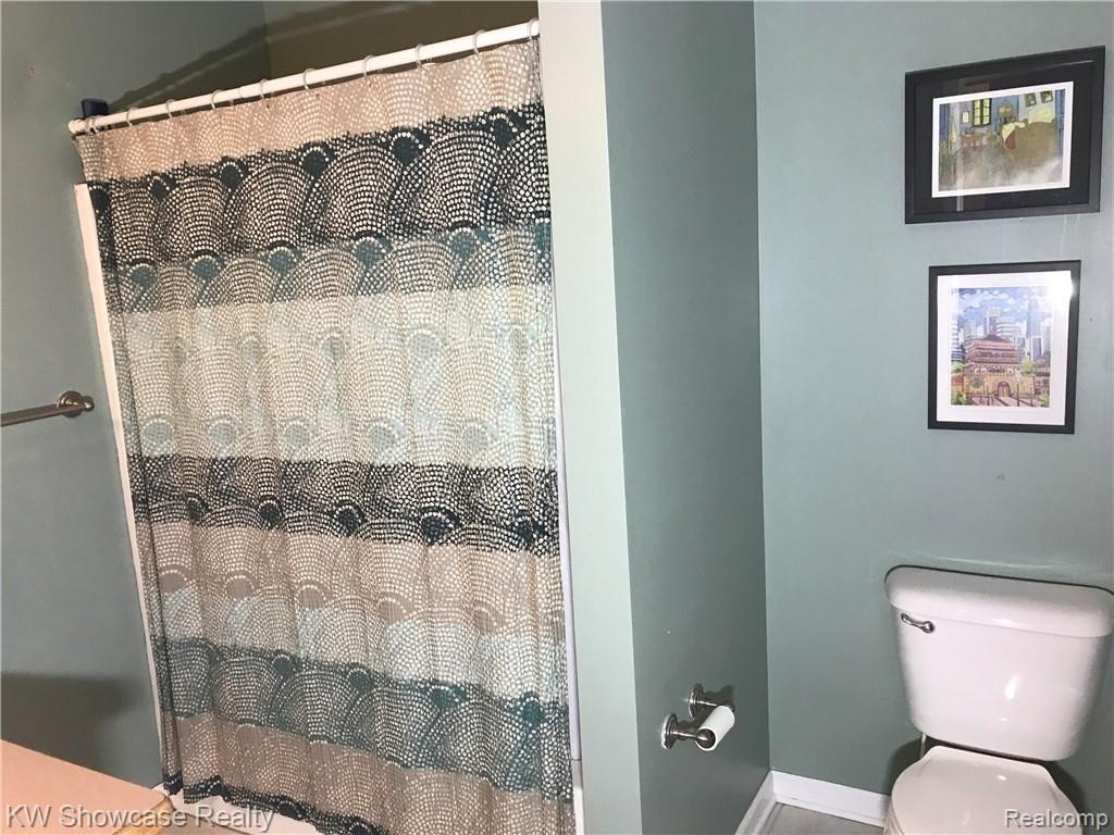 2366 Highfield Road Waterford, MI 48329 - Photo 18 of 26 highfield master bath new 2.jpg