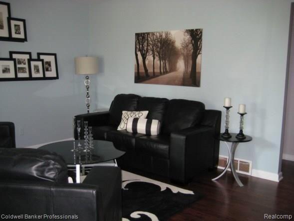 2326 Milverton Road Troy, MI 48083 - Photo 2 of 12 Chair2.jpg