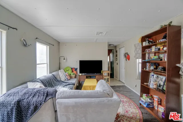 $1,299,999 | 11426 Sierra Highway, Santa Clarita, CA 91390