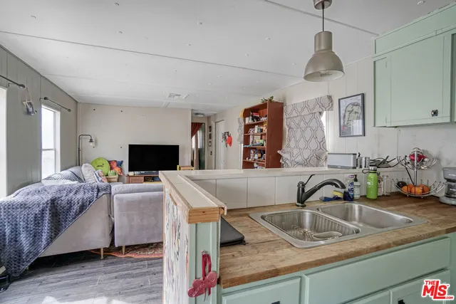 $1,299,999 | 11426 Sierra Highway, Santa Clarita, CA 91390