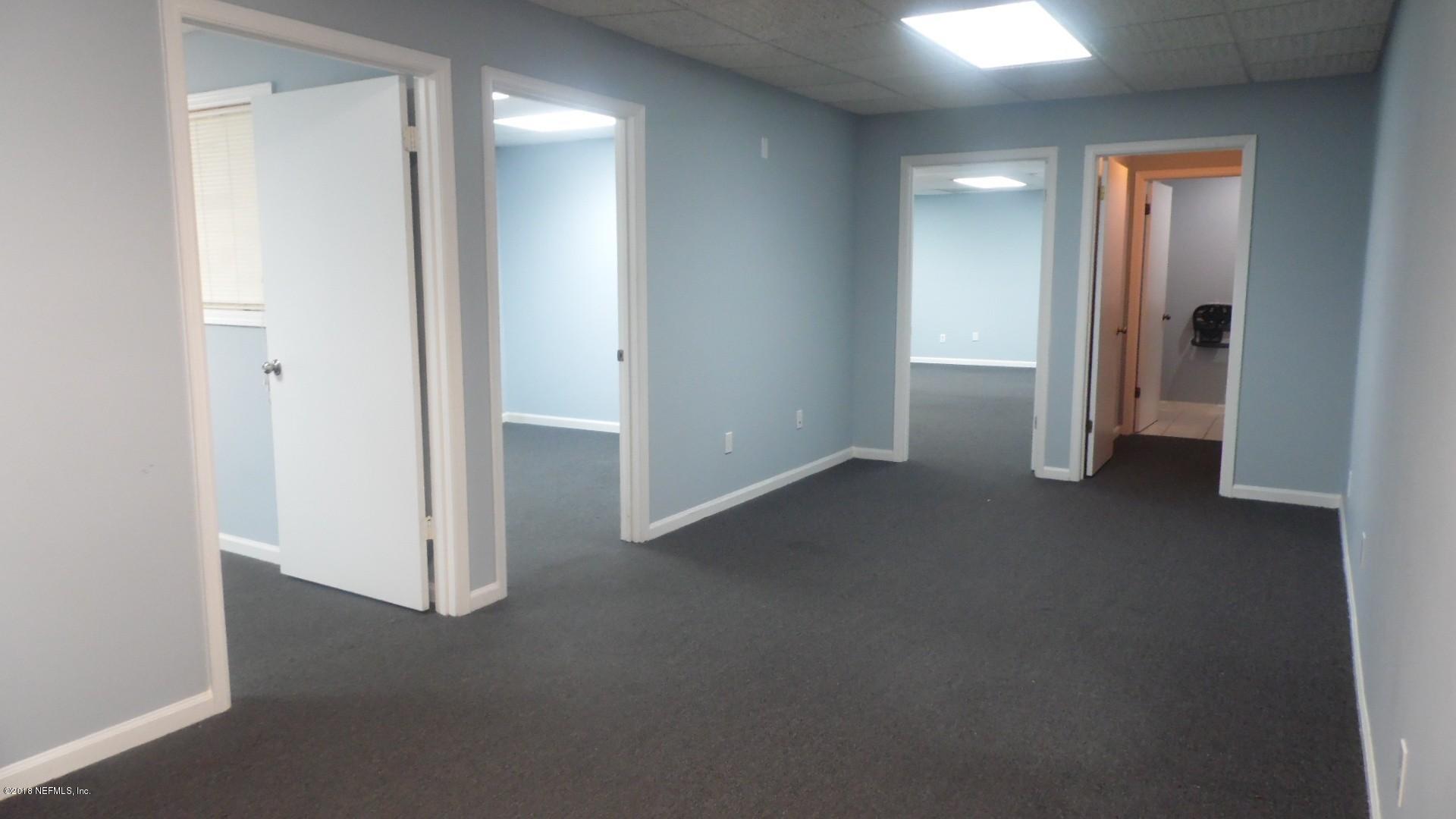 3115 Spring Glen Road, Unit 502 Jacksonville, FL 32207 - Photo 2 of 9 2