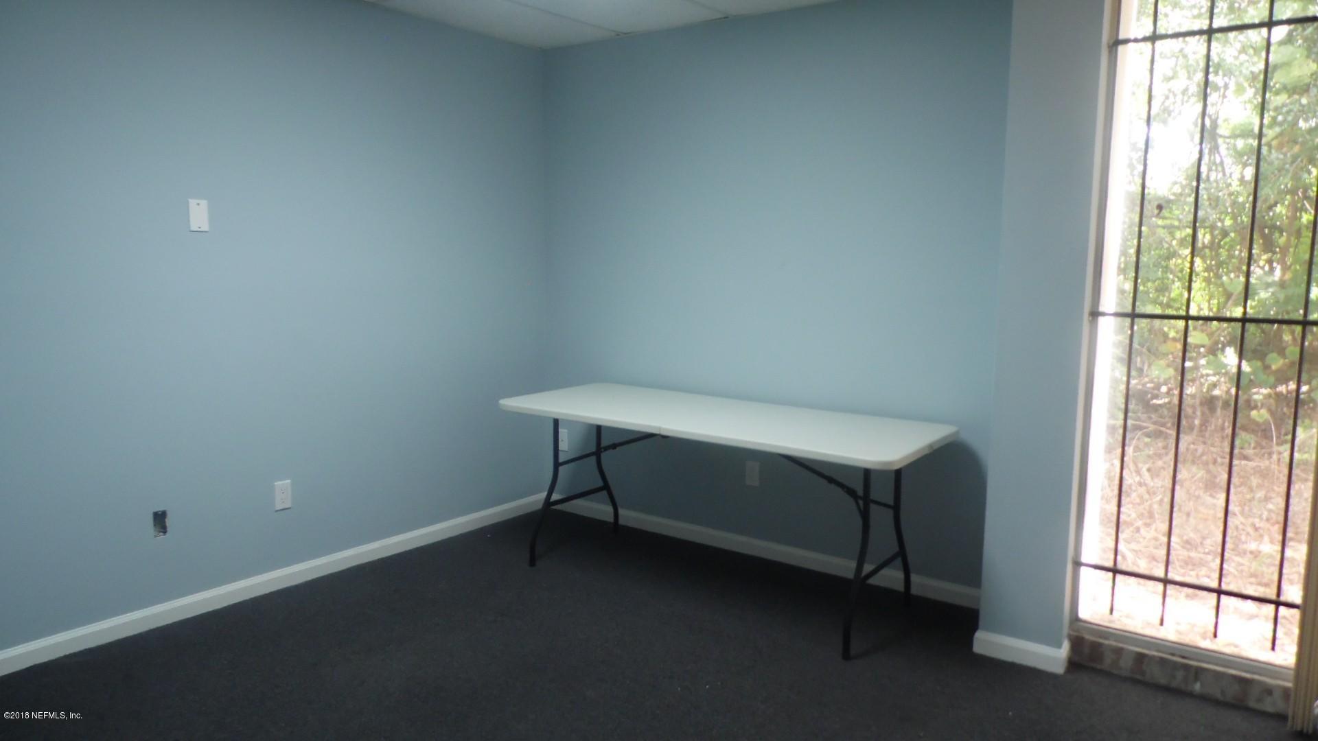 3115 Spring Glen Road, Unit 502 Jacksonville, FL 32207 - Photo 3 of 9 3