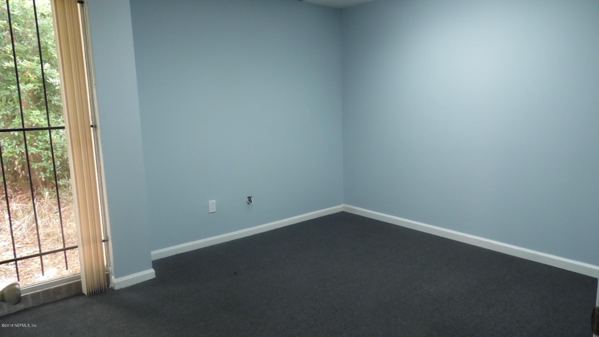 3115 Spring Glen Road, Unit 502 Jacksonville, FL 32207 - Photo 4 of 9 4