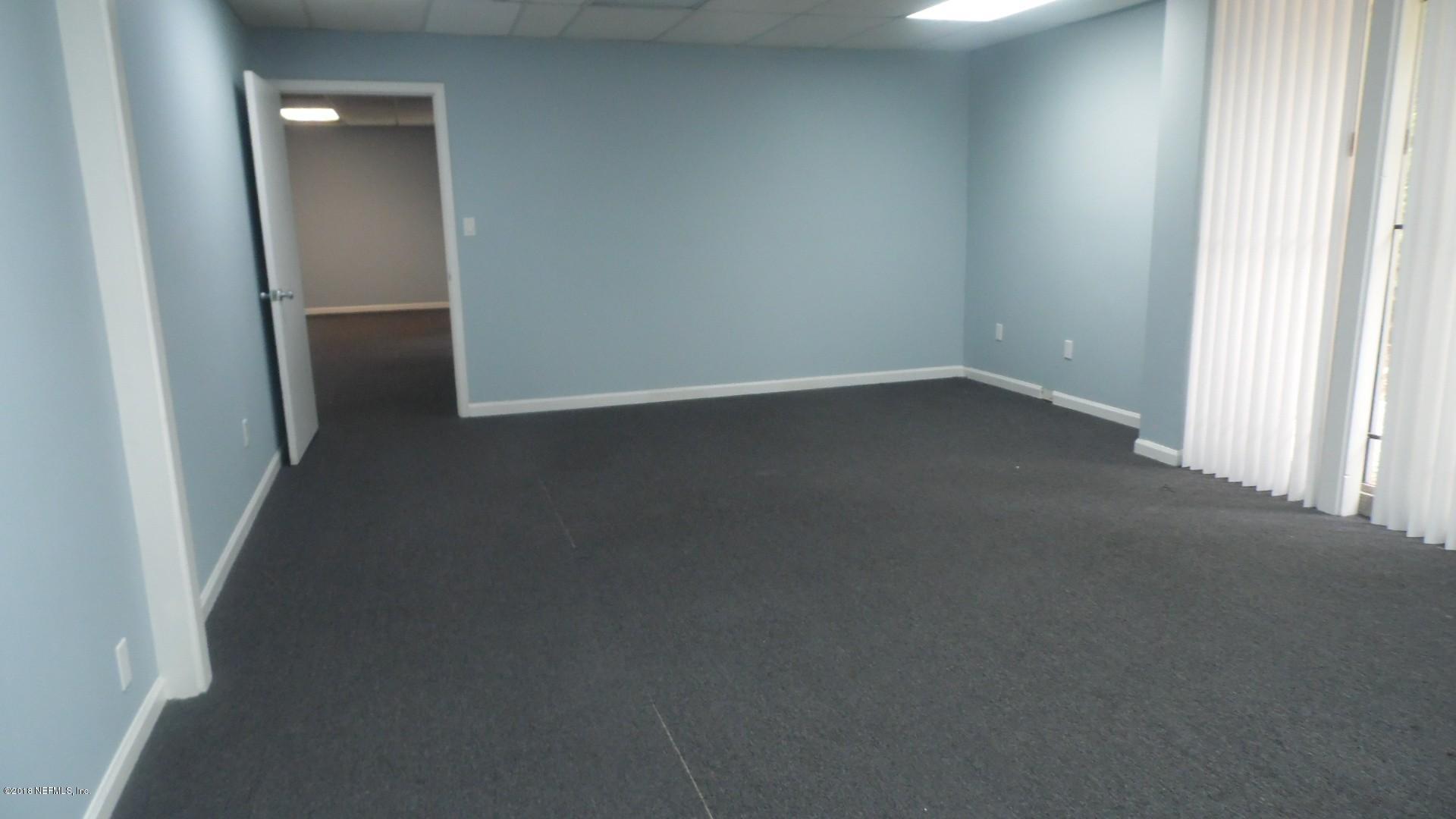 3115 Spring Glen Road, Unit 502 Jacksonville, FL 32207 - Photo 8 of 9 7