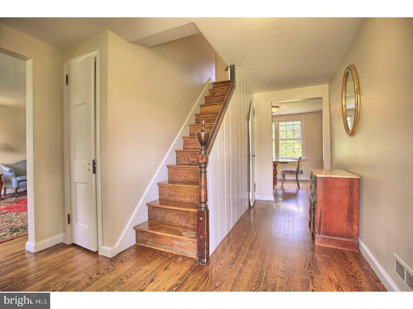 154 Beechwood Road Newtown Square, PA 19073 - Photo 3 of 25 Foyer
