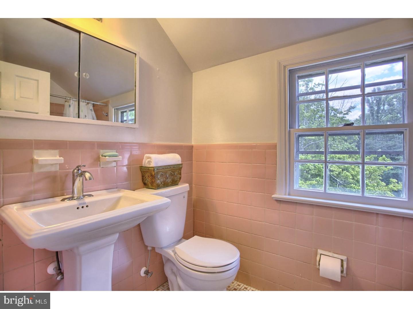 154 Beechwood Road Newtown Square, PA 19073 - Photo 22 of 25 Bathroom