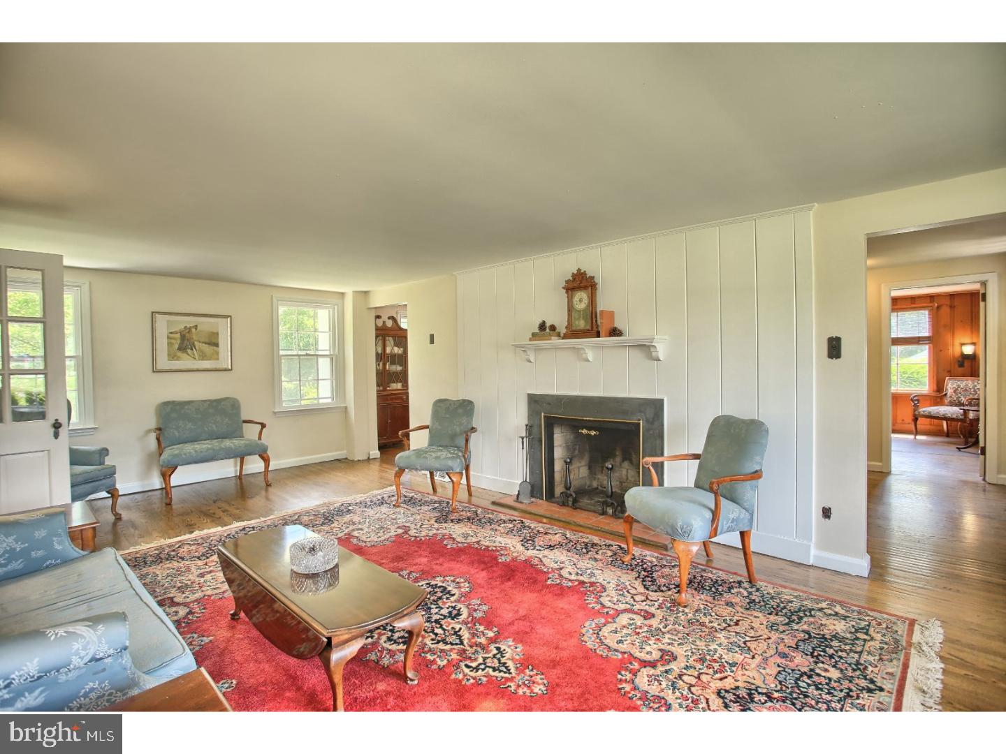 154 Beechwood Road Newtown Square, PA 19073 - Photo 5 of 25 Living Room