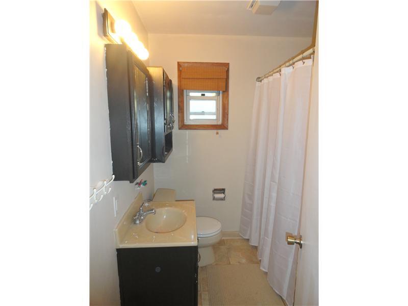9 Michael Road Cheswick, PA 15024 - Photo 13 of 25 Full Bath.