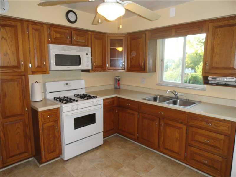 9 Michael Road Cheswick, PA 15024 - Photo 7 of 25 Kitchen.