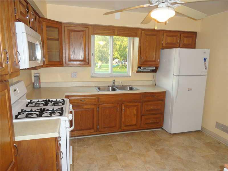 9 Michael Road Cheswick, PA 15024 - Photo 8 of 25 Kitchen.