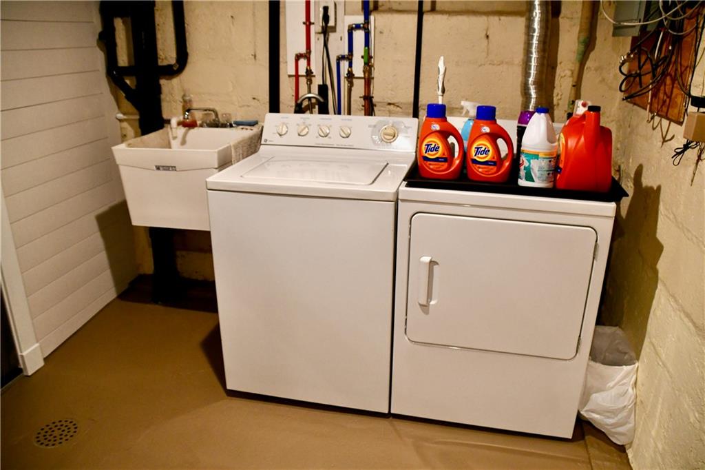 2 Dawson Court Pittsburgh, PA 15213 - Photo 25 of 34 Laundry provided in light, bright basement, with 2 windows