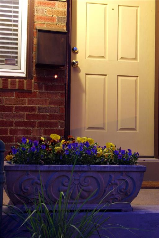 2 Dawson Court Pittsburgh, PA 15213 - Photo 5 of 34 #02 Dawson Ct entrance