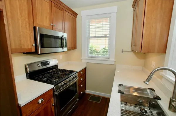 $2,050 | 2 Dawson Court, Pittsburgh, PA 15213