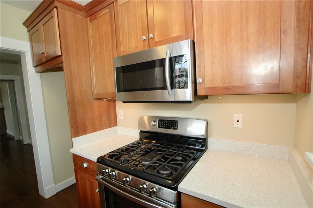 2 Dawson Court Pittsburgh, PA 15213 - Photo 10 of 34 Space saving above range Samsung microwave