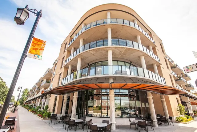 $509,900 | 215 East Pleasant Street, Unit 201, Oconomowoc, WI 53066