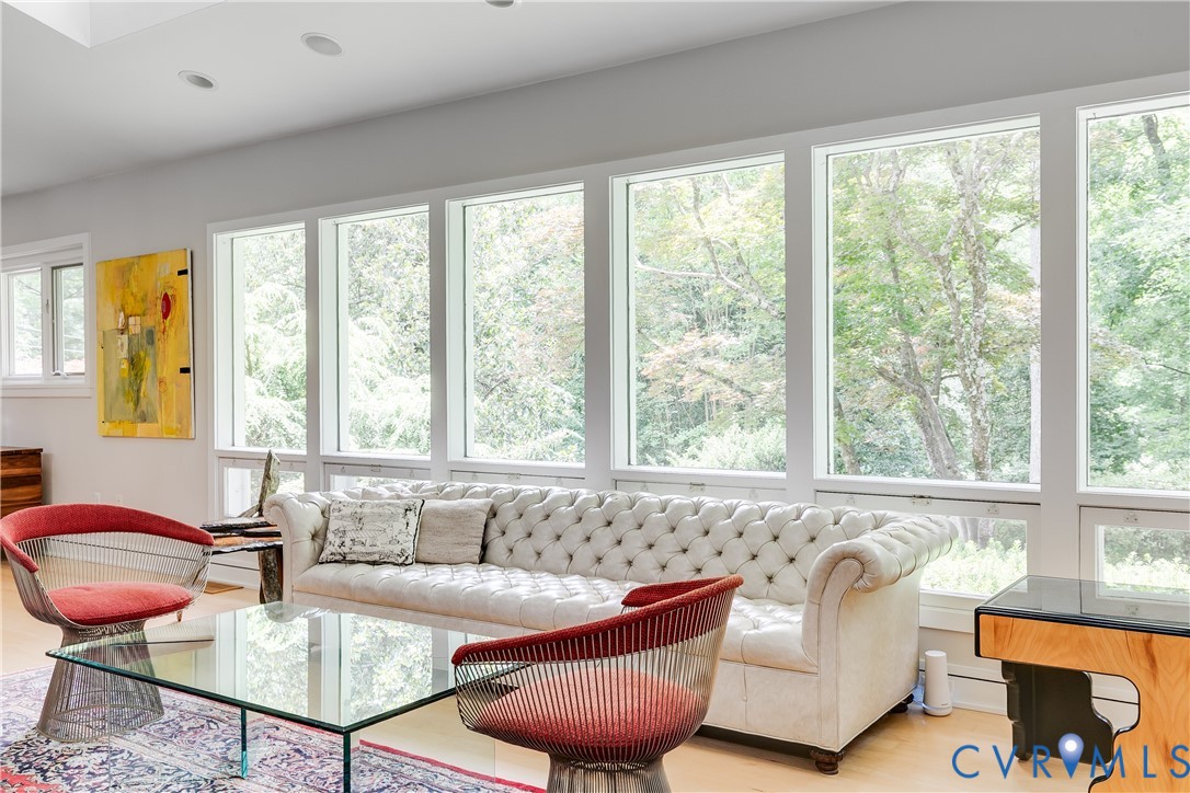 220 Ampthill Road Richmond, VA 23226 - Photo 13 of 59 Large wall of windows