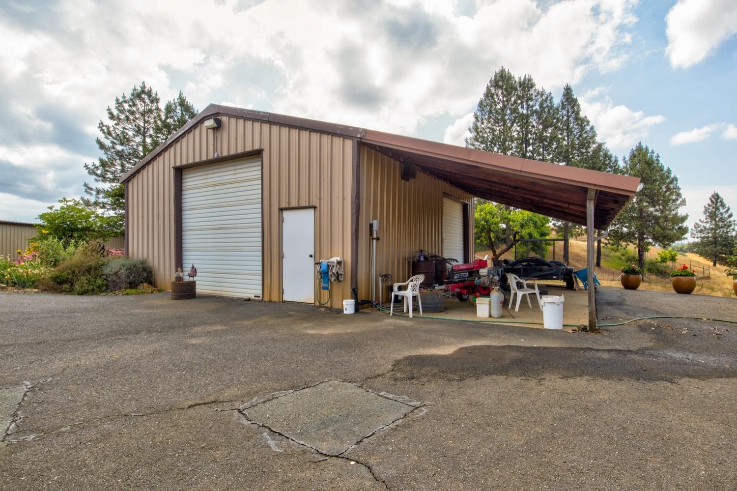7279 Mountain Ranch Road Mountain Ranch, CA 95246 - Photo 26 of 69 a view of a car garage