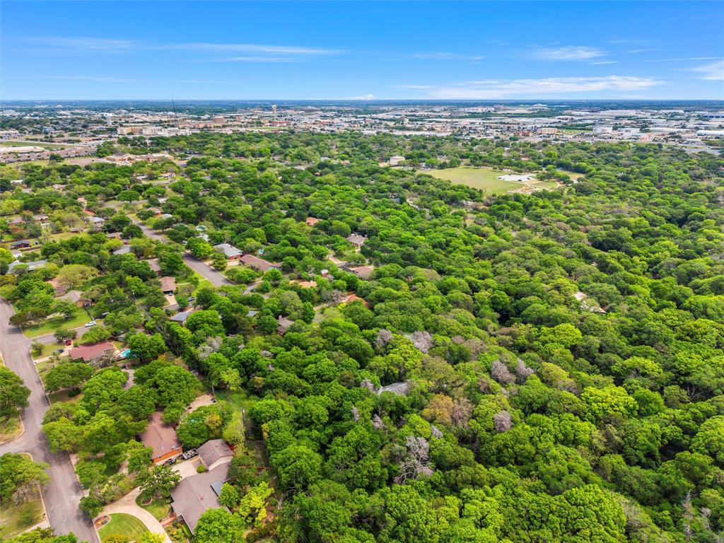7821 Tallahassee Road Woodway, TX 76712 - Photo 30 of 31 a view of a city with an ocean