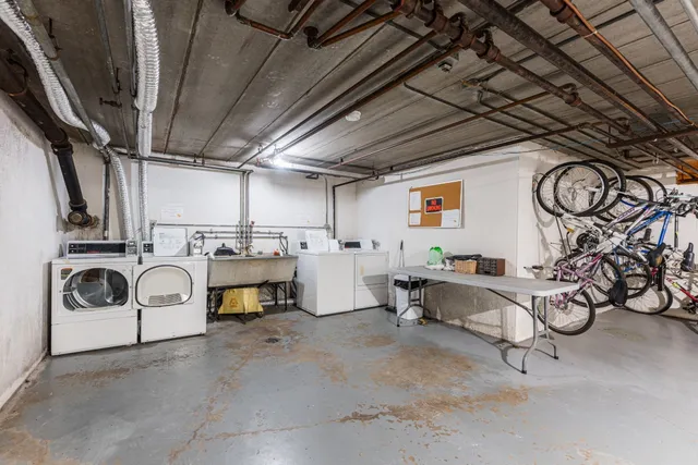 $147,000 | 6151 West Thorndale Avenue, Unit 2B, Chicago, IL 60646