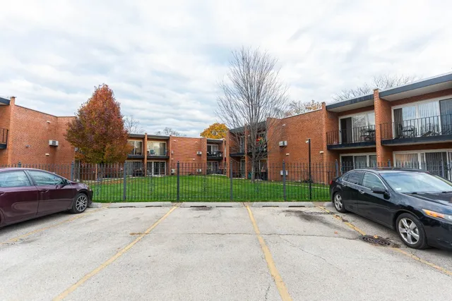 $147,000 | 6151 West Thorndale Avenue, Unit 2B, Chicago, IL 60646