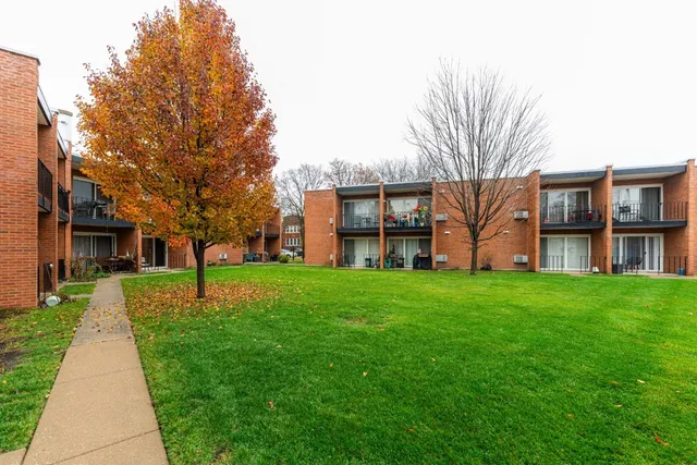 $147,000 | 6151 West Thorndale Avenue, Unit 2B, Chicago, IL 60646