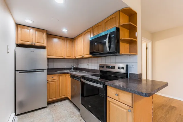 $147,000 | 6151 West Thorndale Avenue, Unit 2B, Chicago, IL 60646
