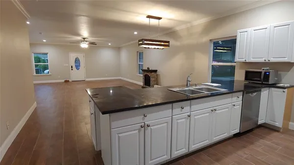 $2,375 | 1012 East Oak Street, Denton, TX 76205