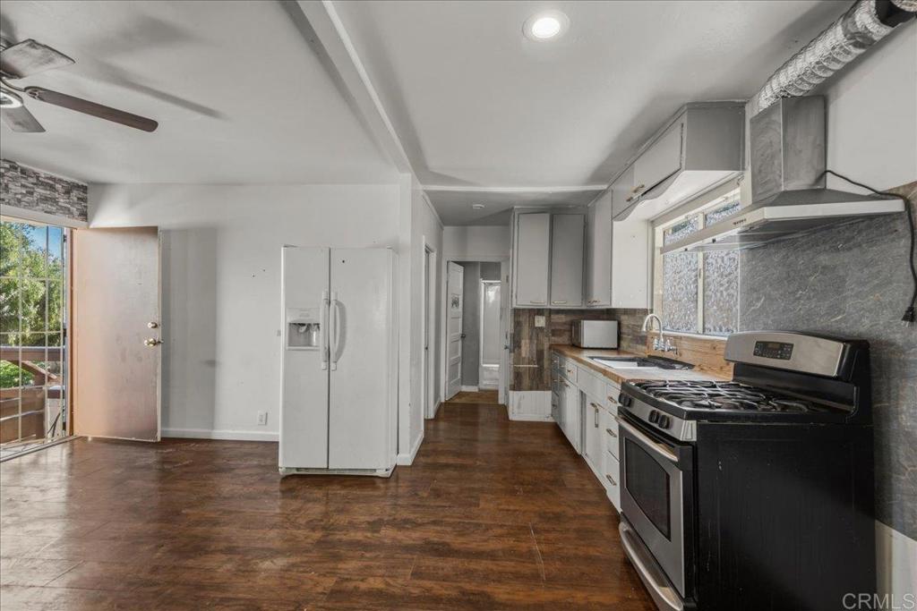 12830 Mapleview Street Lakeside, CA 92040 - Photo 10 of 33 Gallery Image 10