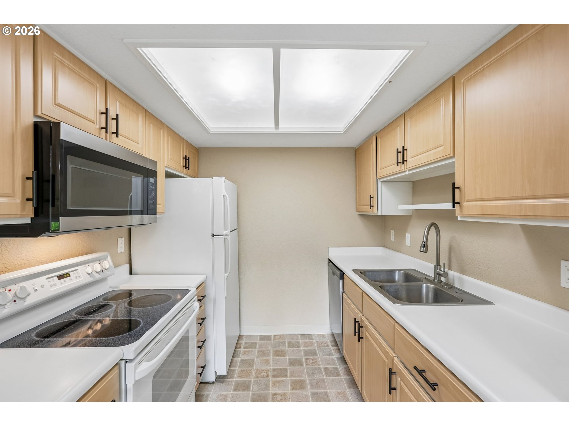 9490 Southwest 146th Terrace, Unit R8 Beaverton, OR 97007 - Photo 8 of 25