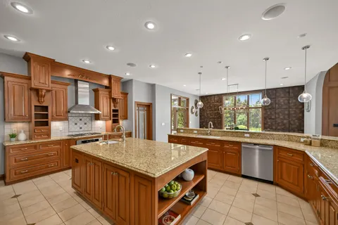 $2,775,000 | 3277 North Canterbury Lane, Summit, WI 53066