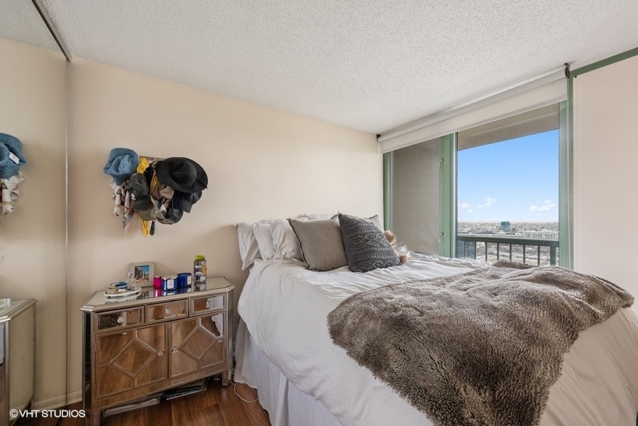 111 West Maple Street, Unit 2611 Chicago, IL 60610 - Photo 9 of 11 a bedroom with a bed and a window