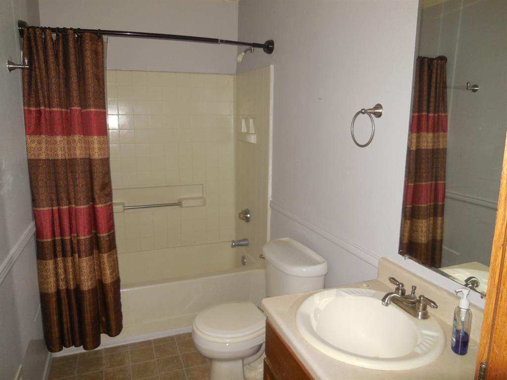 6008 Interstate 20 Ranger, TX 76470 - Photo 11 of 15 2nd Bathroom