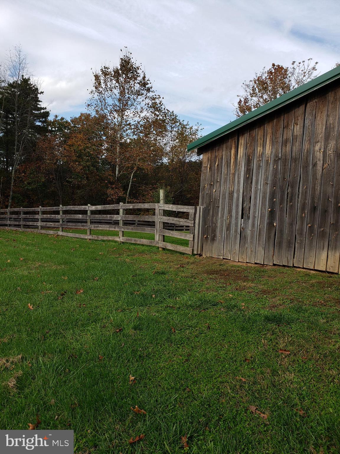 820 Packing House Road Berkeley Springs, WV 25411 - Photo 27 of 34 barn and paddock