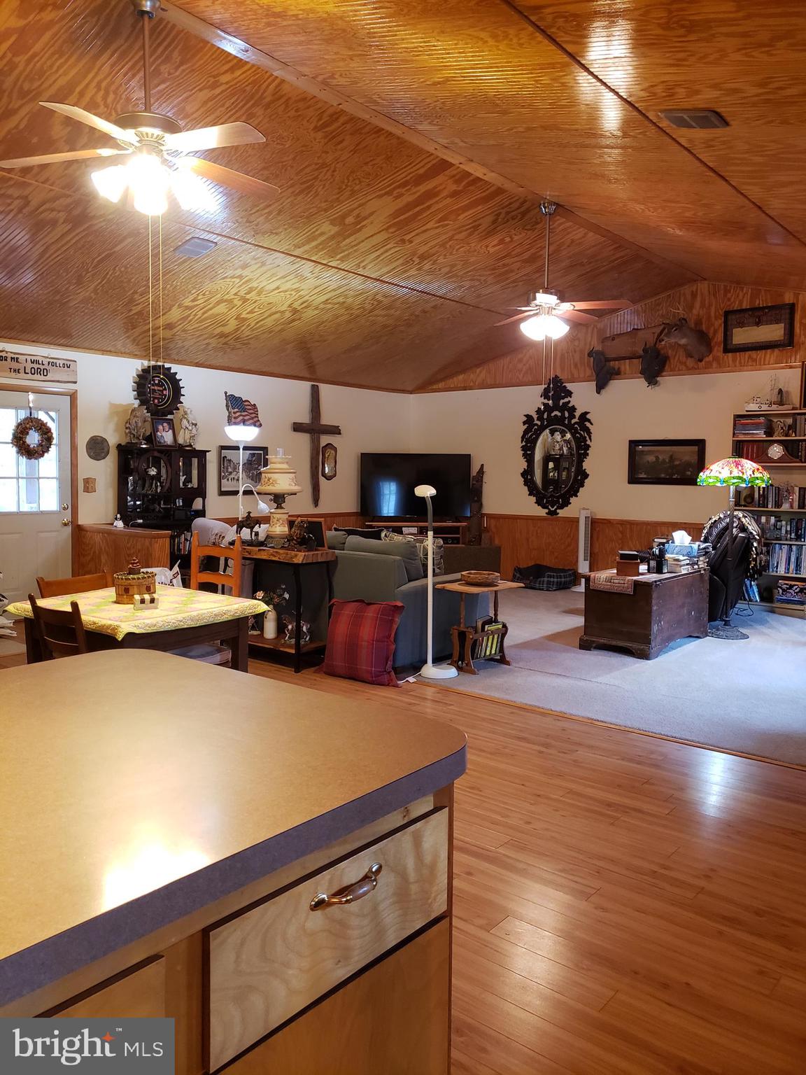 820 Packing House Road Berkeley Springs, WV 25411 - Photo 4 of 34 family room
