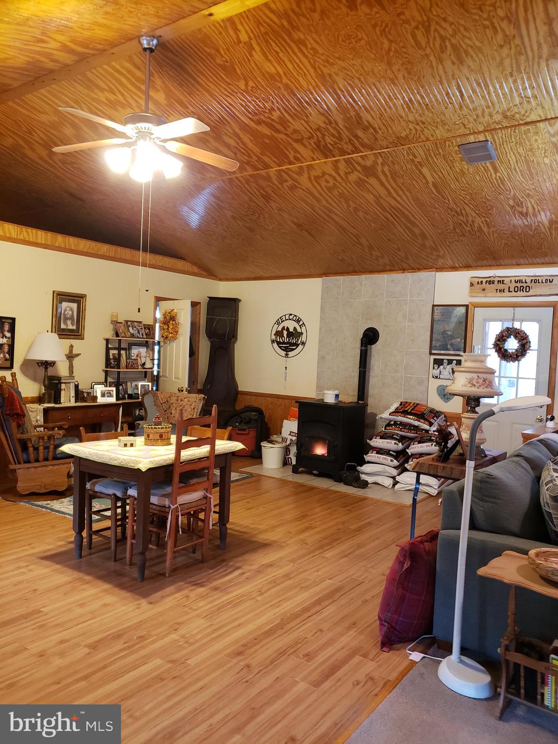 820 Packing House Road Berkeley Springs, WV 25411 - Photo 5 of 34 family room